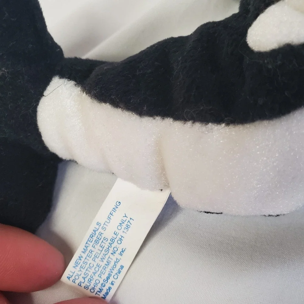 SeaWorld Shamu Orca Plush Stuffed Animal Black White Killer Whale 9 Inch Nwt
